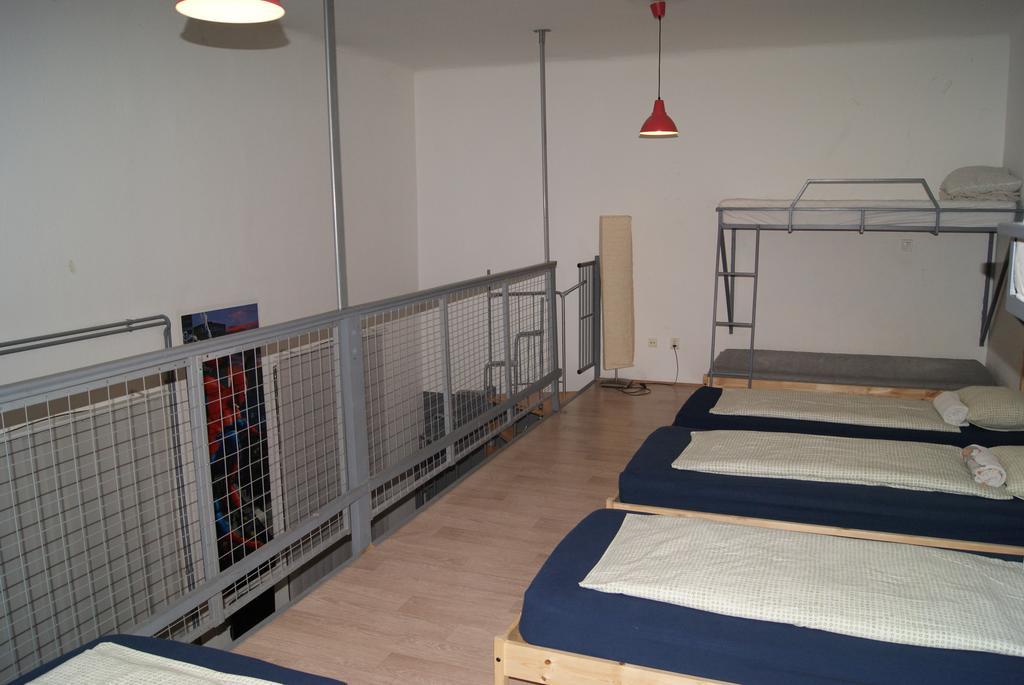 Happy Hostel Будапешт Номер фото